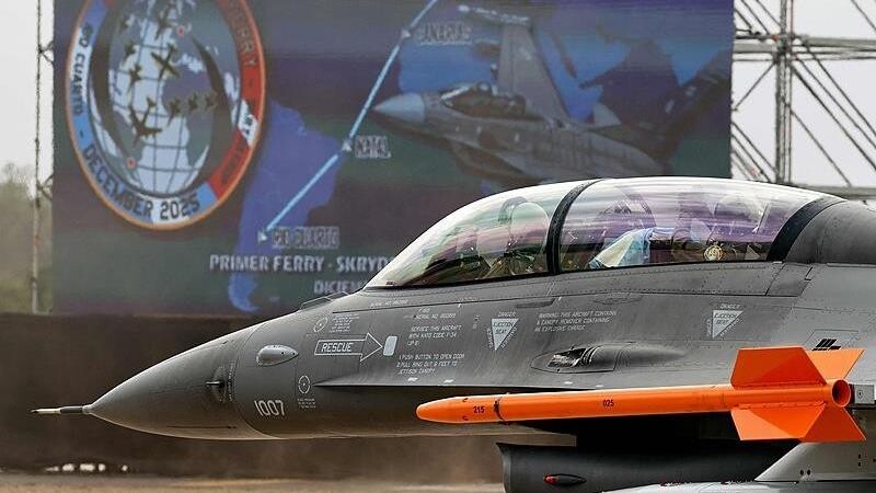 阿根廷购自丹麦的首批6架F-16战斗机完成交付