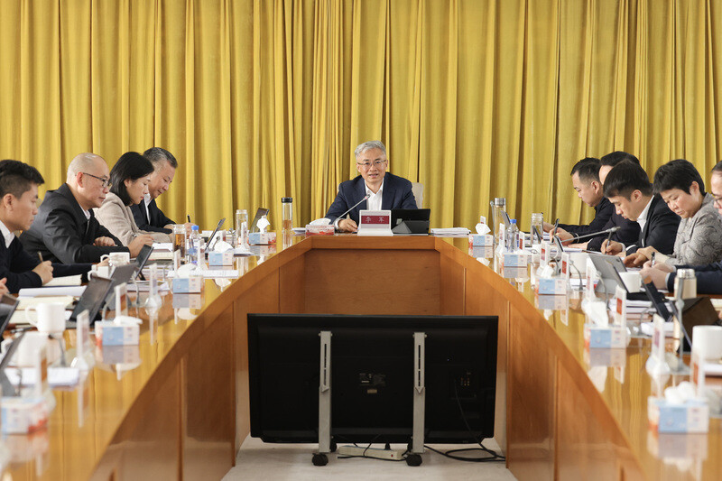 李军主持召开九届市政府第77次常务会议