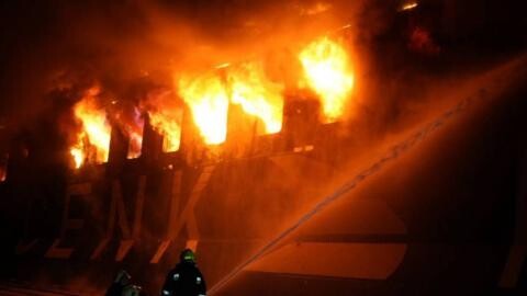 乌称一黑海港口城市遭导弹袭击 致货船起火