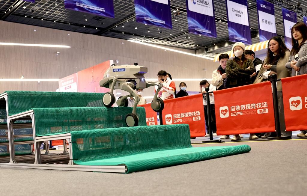 救援、插花、照护……在具身智能技能大赛感受产业新动向