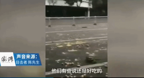 臺風(fēng)瑪莉亞登陸福建 市民拿麻袋上街撿吹落芒果