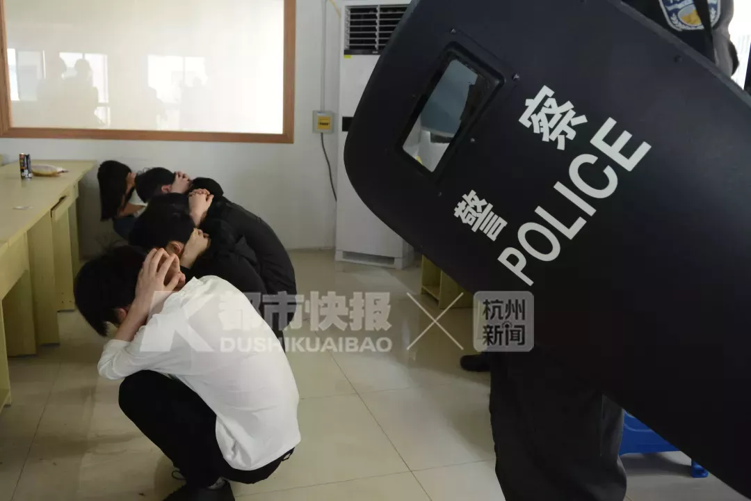 女子第一次借錢被要求陪睡 催債時被送花圈殯儀車