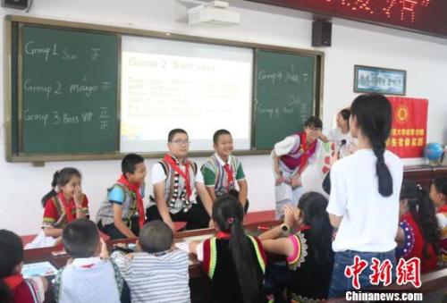 教師抱怨家長群成隱形負(fù)擔(dān):每天都在開家長會