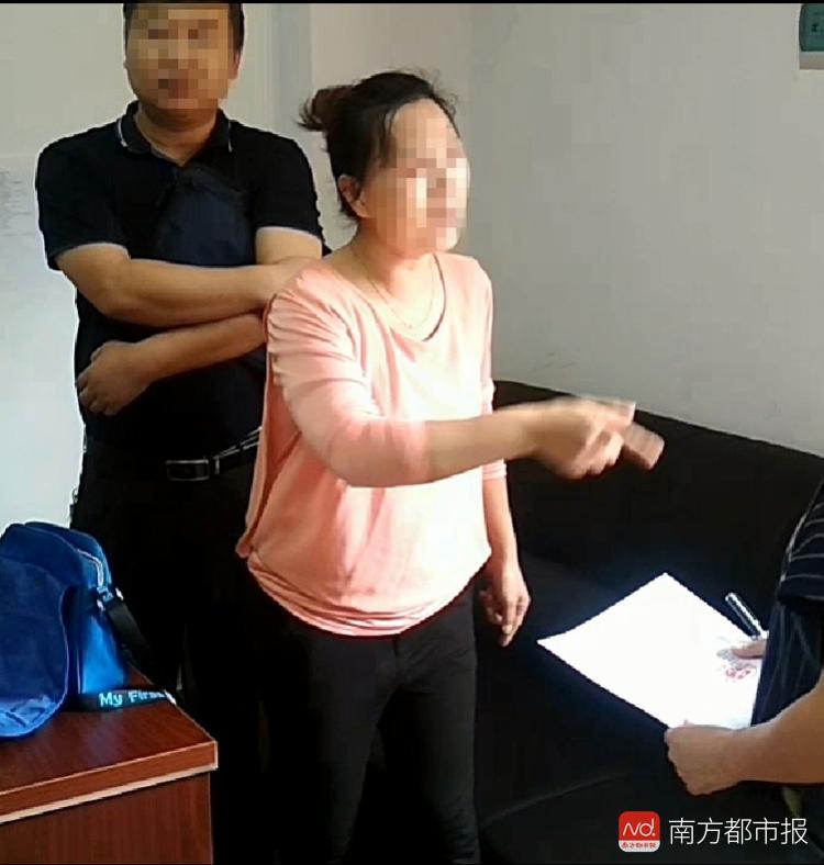 深圳一对夫妻房产被查封大闹法庭：跳楼给你们看