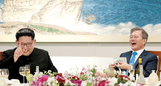朝鮮對(duì)向韓國(guó)的一處炮臺(tái)口沒(méi)封 韓軍分析：門(mén)壞了