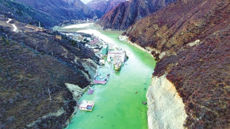 两战金沙江悬湖:堰塞湖泄流20天 危险基本解除