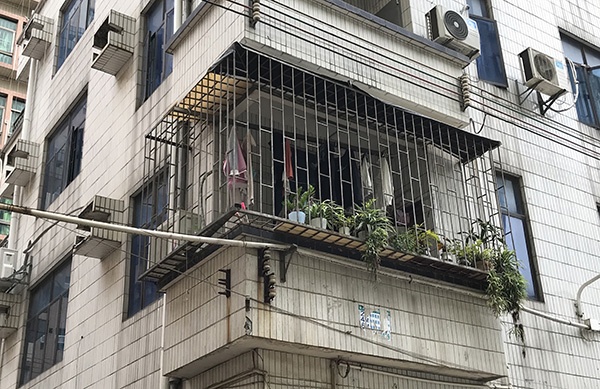 起底虐童之家：丈夫愛打牌 被指出軌將妻打得失禁