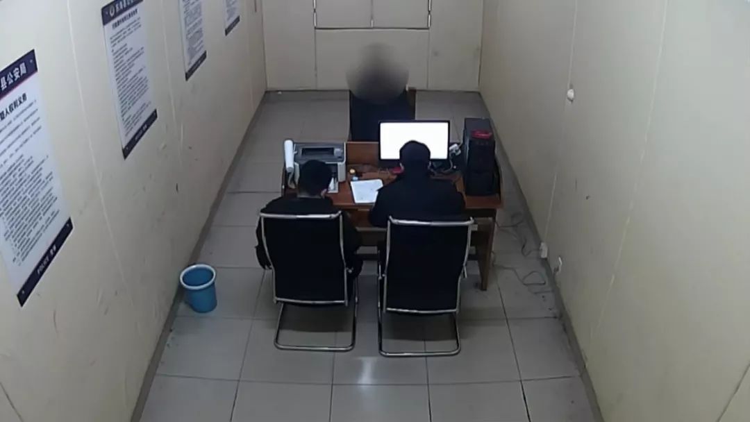 男子醉酒后火燒警車 手拍警察臉放狠話:你們會后悔