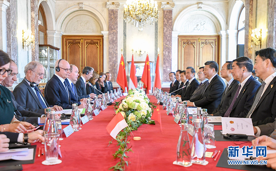 习近平同摩纳哥亲王阿尔贝二世举行会谈 