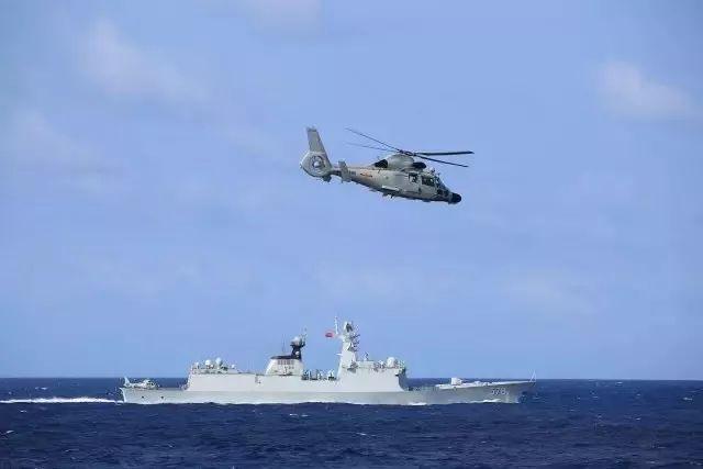 習(xí)近平領(lǐng)航人民海軍逐夢(mèng)深藍(lán) 