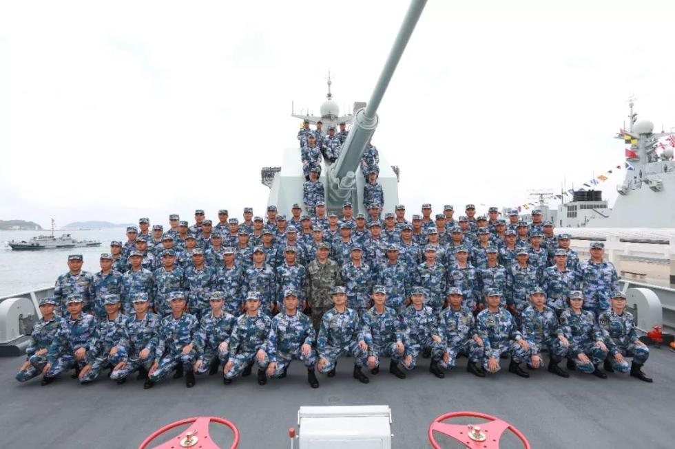 習(xí)近平領(lǐng)航人民海軍逐夢(mèng)深藍(lán) 