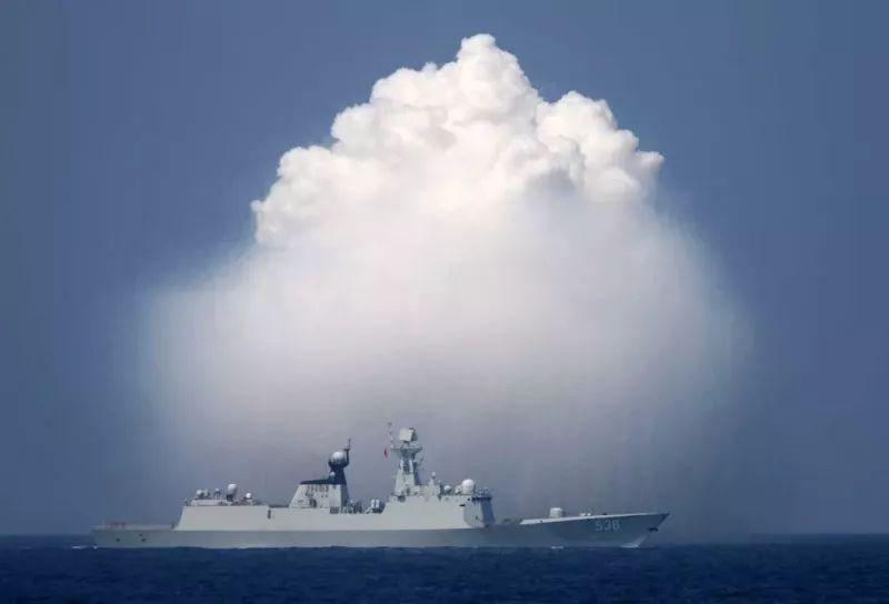 習(xí)近平領(lǐng)航人民海軍逐夢(mèng)深藍(lán) 
