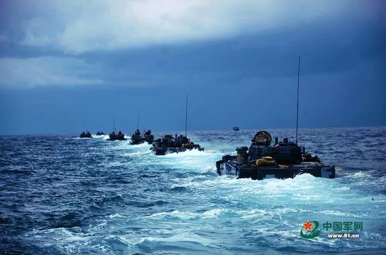 習(xí)近平領(lǐng)航人民海軍逐夢(mèng)深藍(lán) 
