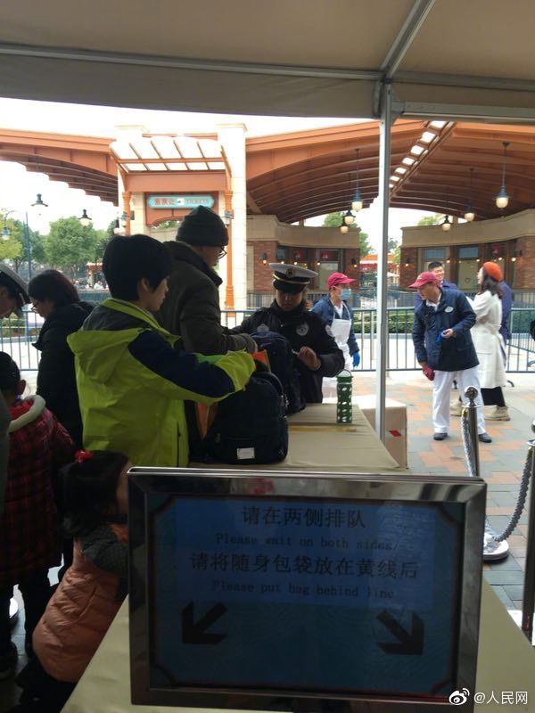 浦東消保委：上海迪士尼不接受調(diào)解 堅持翻包檢查