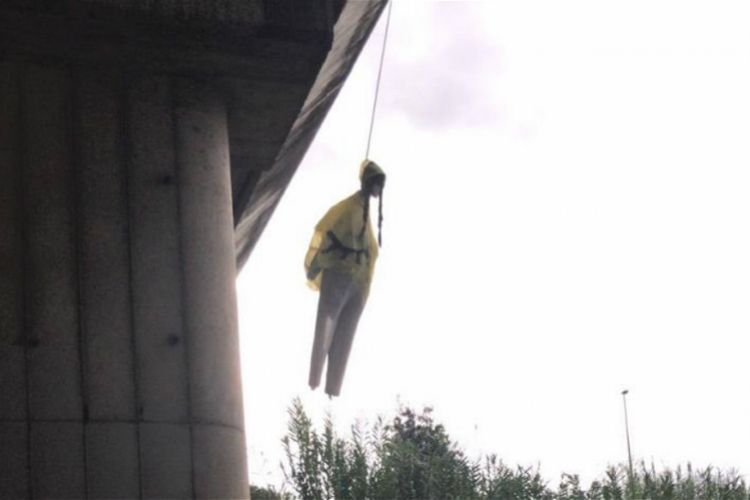 瑞典环保少女人偶被悬吊罗马大桥 意政府谴责:可耻