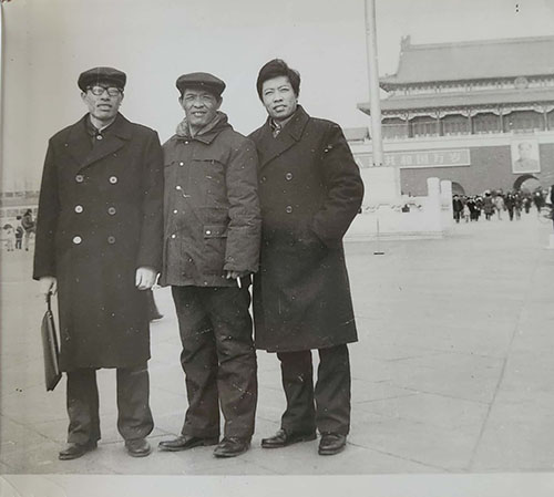 3-1985年在北京争取王朝煤矿立项与市区煤炭局副局长陈琛、韩乐邦同志合影.jpg