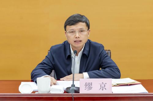 全力下好“先手棋”打好“主动仗”！区委学习讨论会举行1.jpg