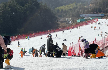 安徽潛山：“滑雪+民宿”讓大別山的冬天“熱”起來