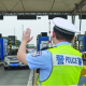 听交警的，“双节”假期进出南京城更顺畅