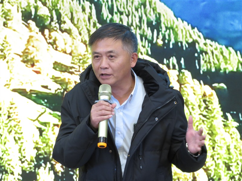 南京詩人代表發(fā)言.jpg
