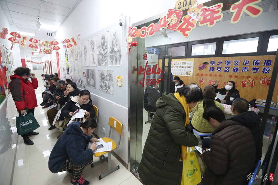 昨天上午9時(shí)，全市小學(xué)生愛(ài)心寒托班啟動(dòng)報(bào)名.jpeg
