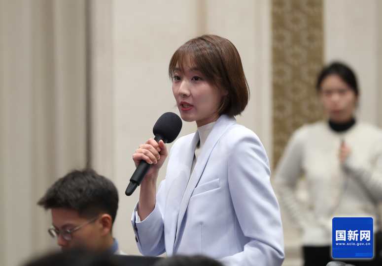 中央廣播電視總臺央視記者提問（劉健 攝）.png