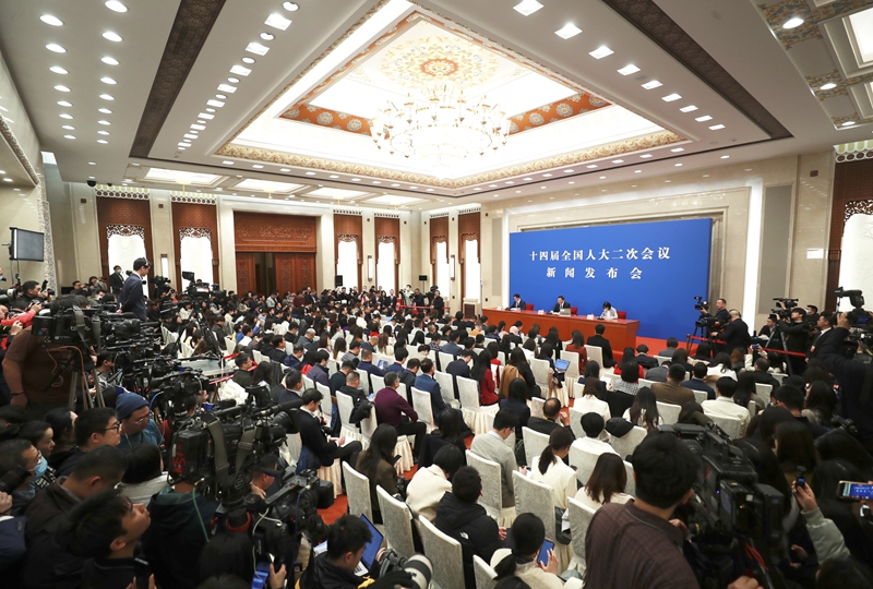3月4日，十四届全国人大二次会议在北京人民大会堂举行新闻发布会。 新华社记者 卢烨 摄.jpeg