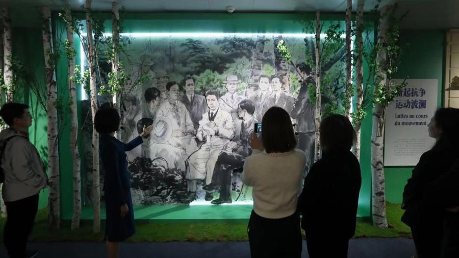 “啟航北外灘 睜眼看世界”留法勤工儉學(xué)運(yùn)動(dòng)史料展在虹口北外灘濱江展出。.jpeg