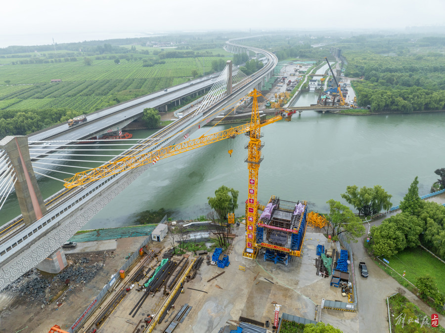 上海示范区线跨拦路港大桥全面开建.jpg