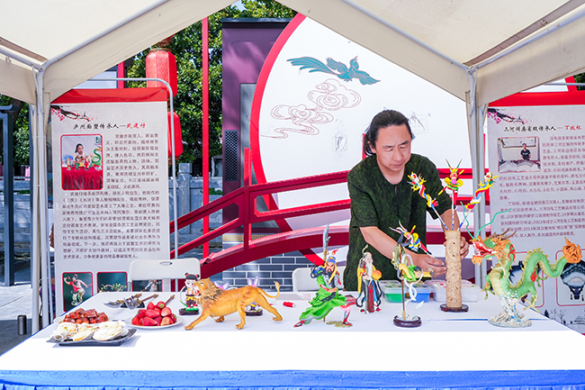 “古韻三河 魅力非遺”安徽省非物質(zhì)文化遺產(chǎn)展示活動(dòng)現(xiàn)場(chǎng)，廬州面塑。