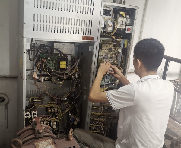 維修電梯_副本