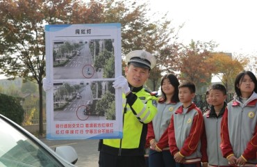 沭阳：学生进警营 学法平安行