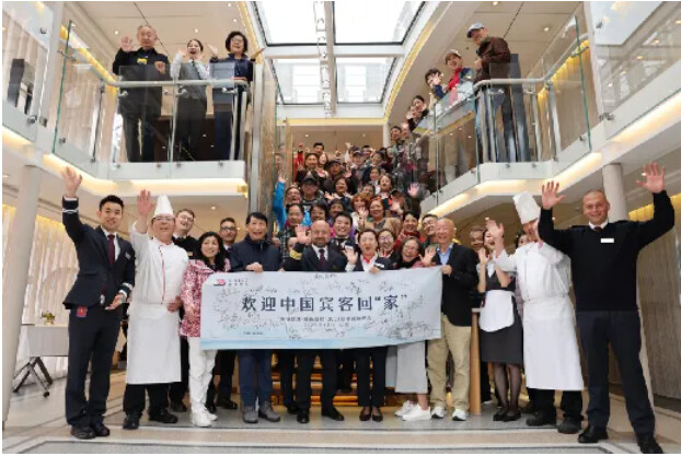 虹口外籍友人荣获市“白玉兰纪念奖”.png