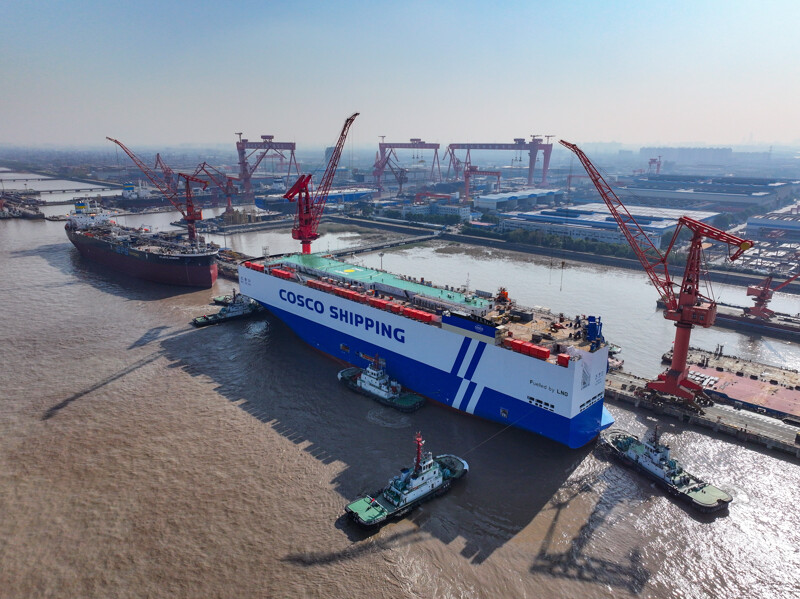 8600車液化天然氣（LNG）雙燃料動力大型汽車運(yùn)輸船（PCTC）順利出塢.jpg