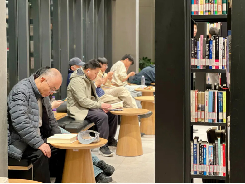 夜晚的图书馆.png