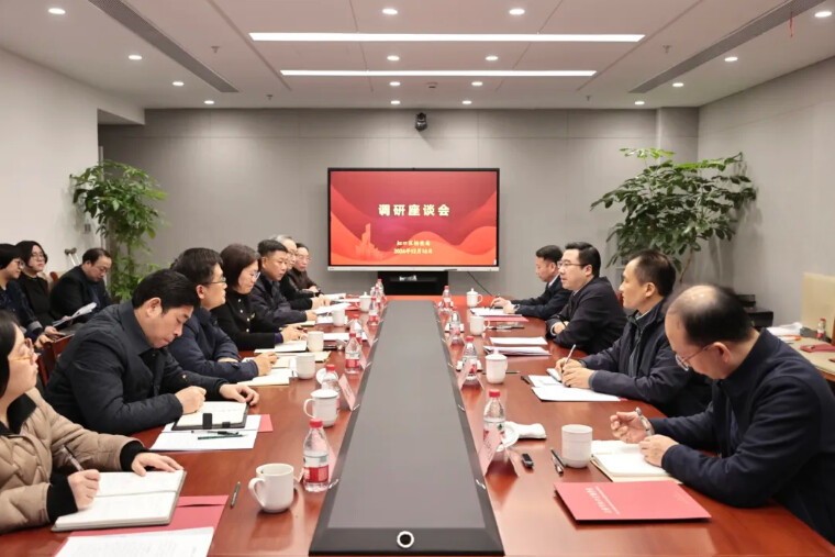 虹口区领导调研区档案工作.png