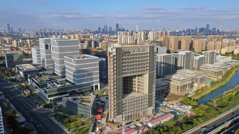 在臨近西南外環(huán)線的徐匯華涇濱江片區(qū)，漕河涇北楊人工智能小鎮(zhèn)陸續(xù)有樓宇交付啟用。記者 李茂君 攝  .jpg