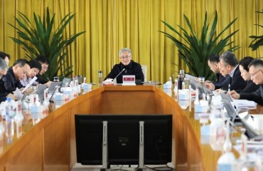 李军主持召开九届市政府第58次常务会议