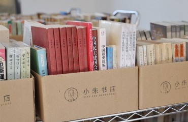 “小朱书店”新店落户上海松江，听店主朱凤涛聊聊他与旧书的40年