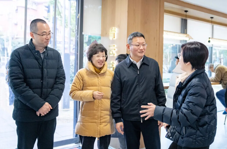 虹口区领导实地调研街道社区服务与文化设施建设工作.png