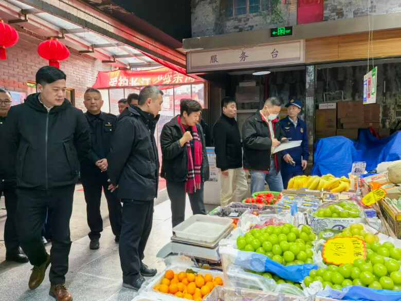 石宝珍先后前往三角地吉祥市场、艺家精品酒店、虹口区第四中心小学（赤峰路校区）学校加装无障碍电梯试点工程现场等地，开展春节前安全生产检查.png