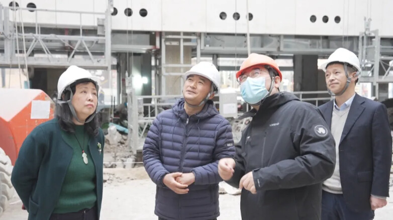 姜爱锋先后来到今雨荟商业综合体、广粤农副食品市场、德邻公寓城市更新项目施工现场，检查安全生产工作.png