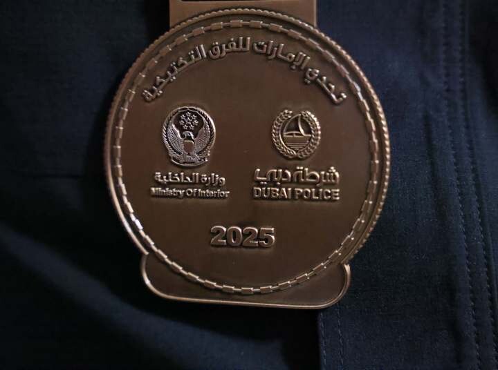 安徽特警榮獲第六屆阿聯(lián)酋特警挑戰(zhàn)賽季軍獎牌。
