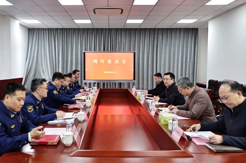 虹口区领导调研区消防救援支队.png