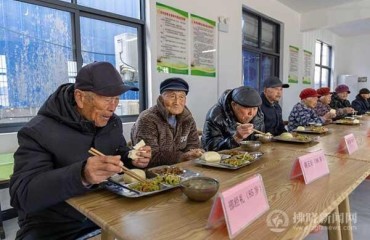 “寿星开会”群英荟萃 八十岁“小饭桌”暖心暖胃