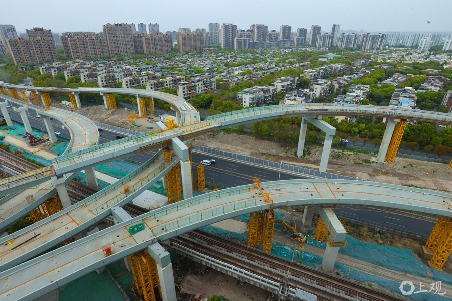 滬嘉—嘉閔聯(lián)絡(luò)線跨S5滬嘉快速路立交主體結(jié)構(gòu)基本完成.jpg