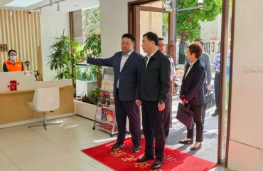 普陀区领导调研曹杨新村街道政法工作