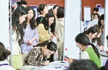 就业冲刺季首场综合招聘会举行
