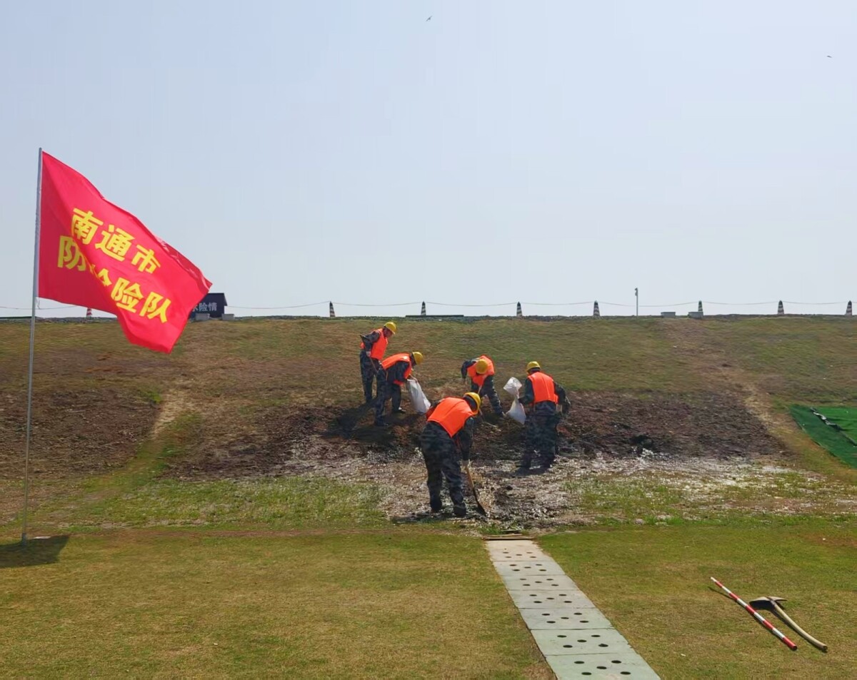 2.滲水險(xiǎn)情處置（開(kāi)挖反濾導(dǎo)滲溝搶護(hù)法）.jpg