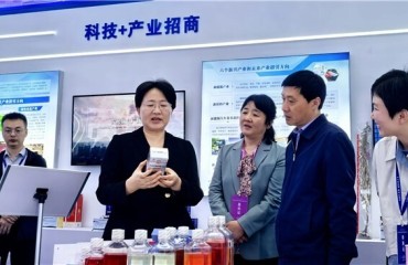 秦凤玉出席第三届中国（安徽）科交会并巡视亳州展区